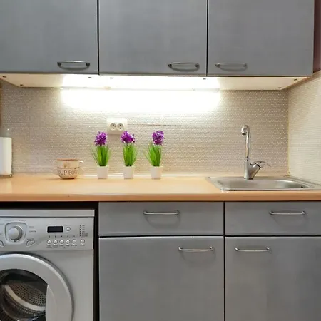 2-комнатная квартира на ул. ак. филатова Apartment Odesa
